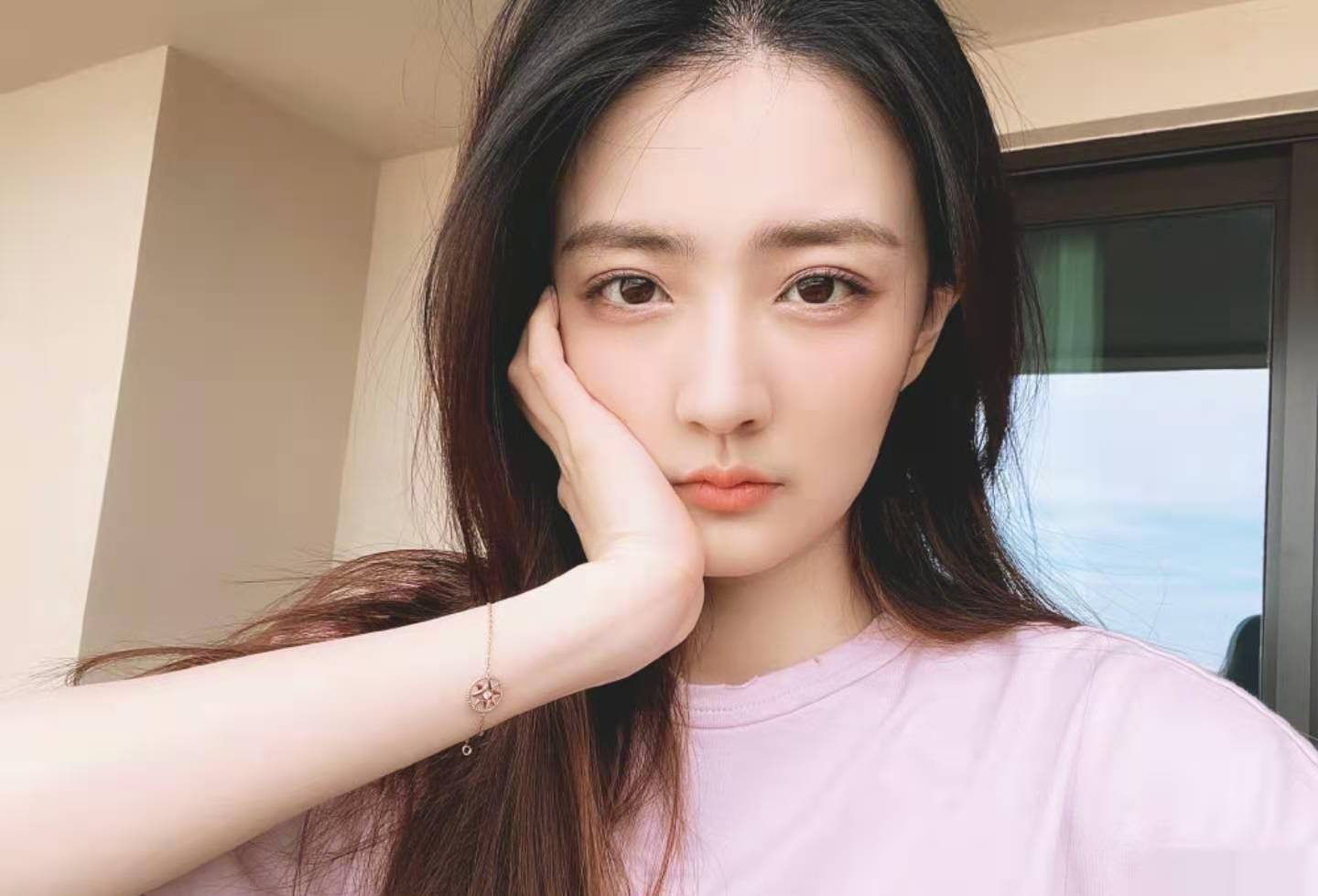 白富美徐璐,14岁就遭杨幂妒忌,27岁身家上亿,坐拥多套豪宅_背景_事业