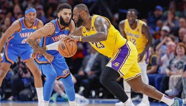 还有球迷说是因为雷霆后卫群的联防才成功防住了湖人,但这是忘记了老