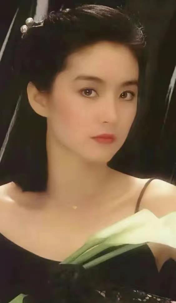 "潇洒贵妇"林青霞:18个佣人10只看门狗,她到底有多壕无人性?