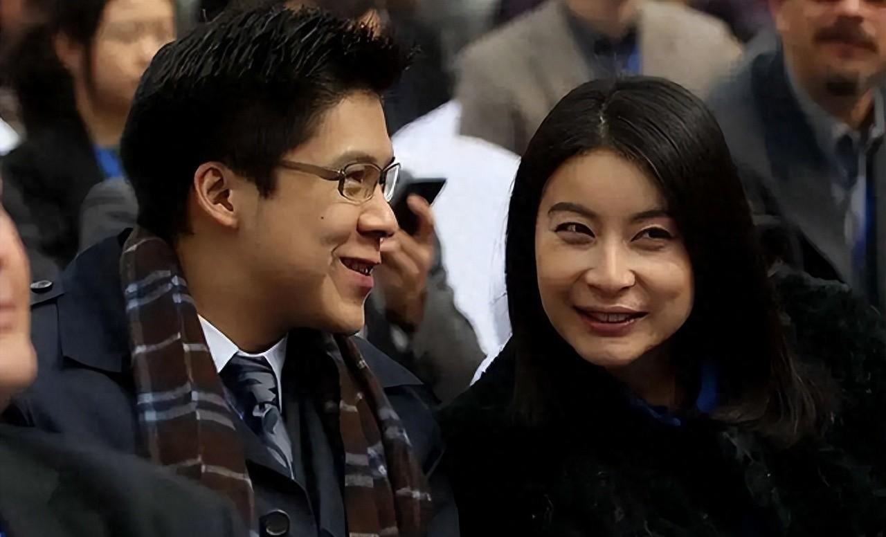 霍震霆的大紫荆勋章:家族荣誉背后的故事?郭晶晶如何成功转型?