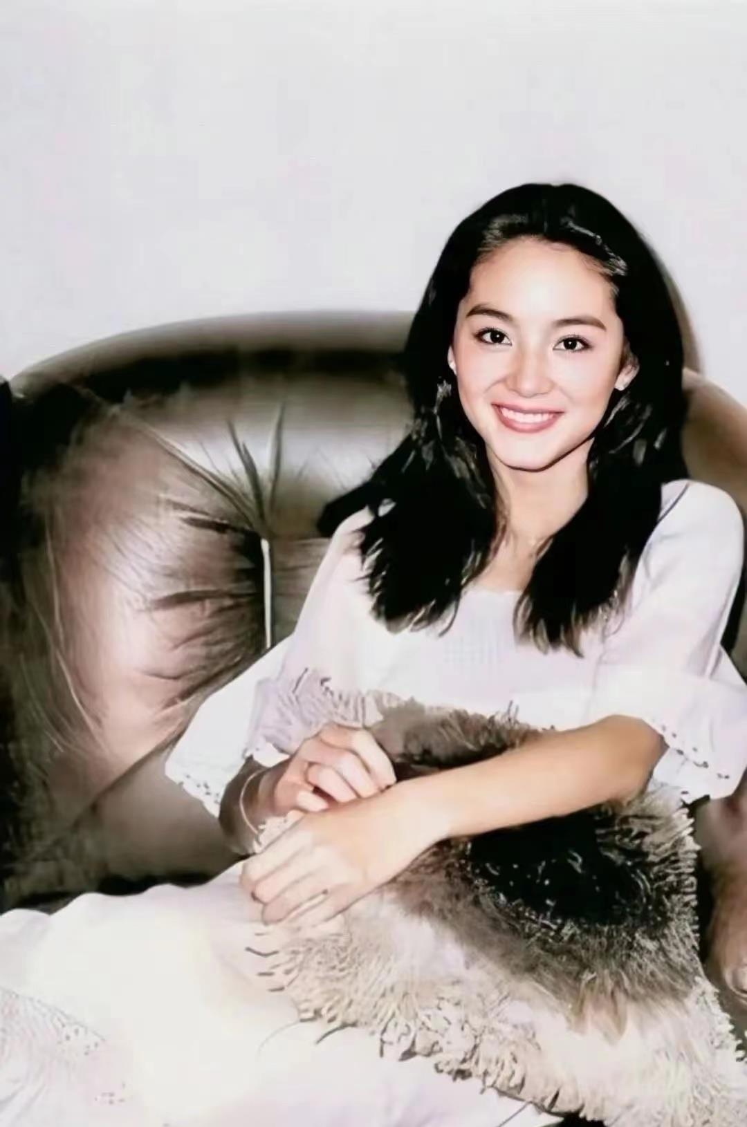 "潇洒贵妇"林青霞:18个佣人10只看门狗,她到底有多壕无人性?