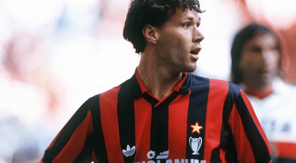 范巴斯滕在采访中表示:"我真的不懂了,那明显是一次犯规.