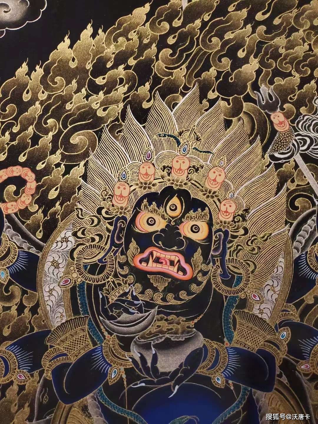 接下来请朋友们欣赏一组沃唐卡编号为153-186420的六臂大黑唐卡:只