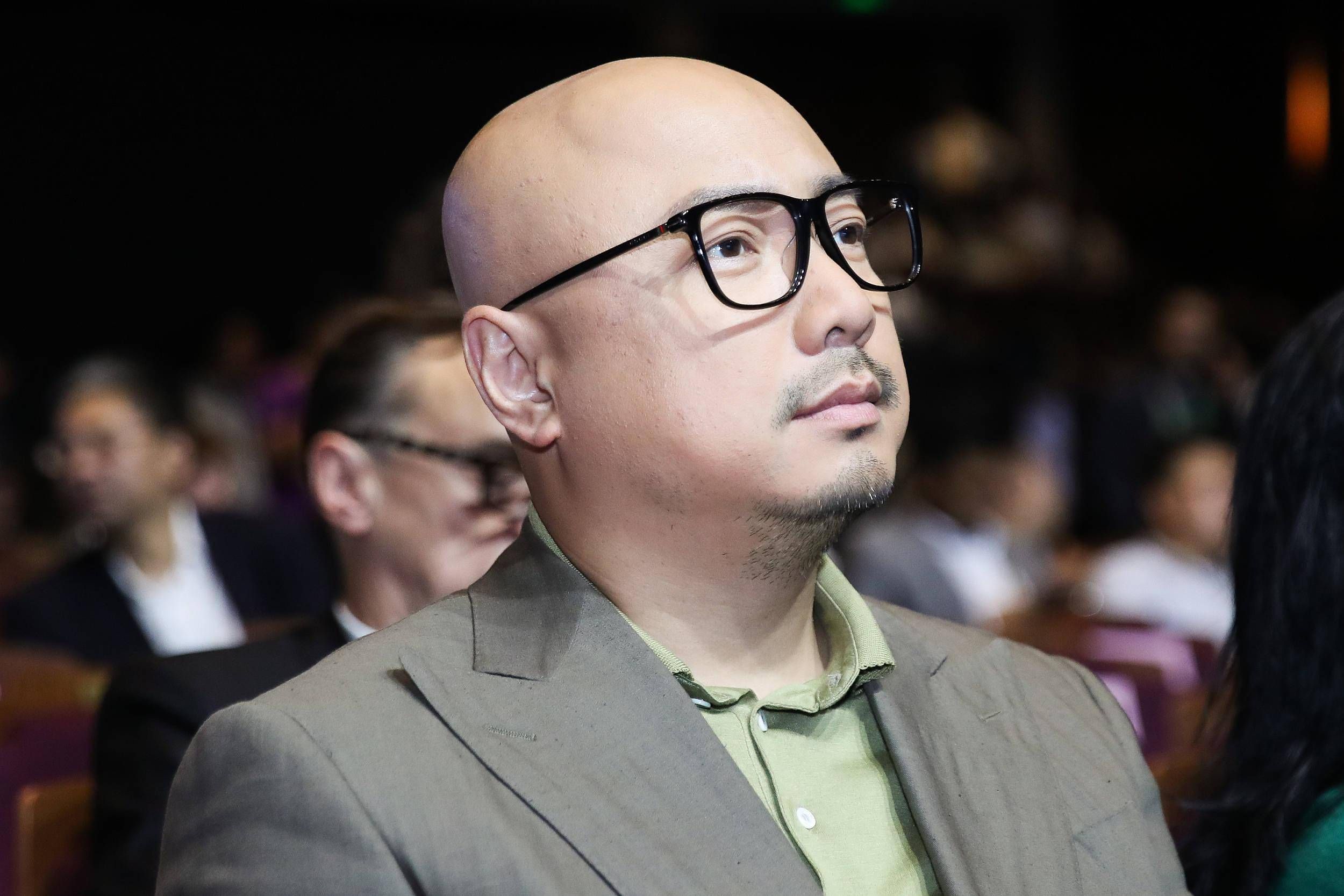 网友酒吧偶遇黄渤,称真人没有上镜丑,人品好提携小透明同学拍戏_角色