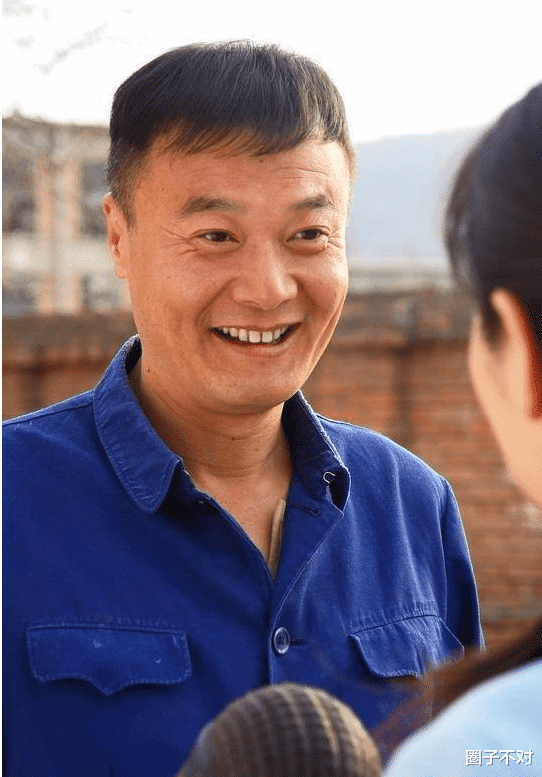 他的父亲就建议孙松考中戏或者北影,家里都是做这一行,多少能教教他.