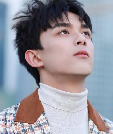 同样是称呼关晓彤,鹿晗叫关小怂,杨幂叫小孩,唯独吴磊最暖心_名字