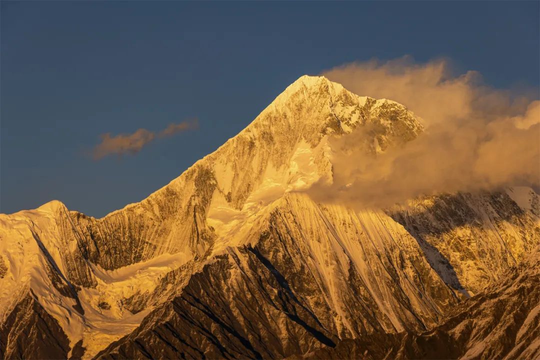 贡嘎雪山 