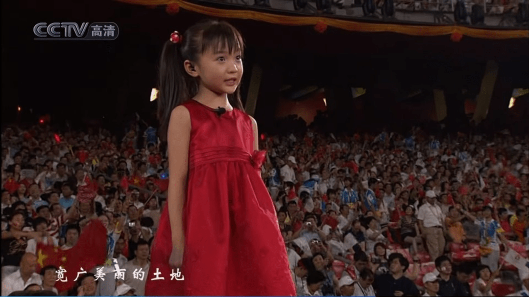 不过林妙可后来的"星途"发展并不顺利,资质不算突出的她,也慢慢在绯闻