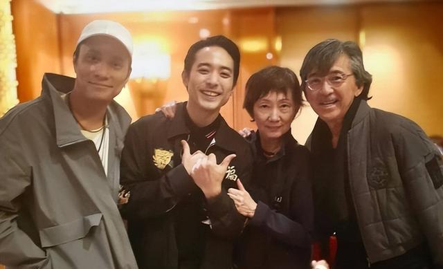 林子祥在儿子婚礼亲密搂肩前妻,叶倩文避开同框,却盛装艳压对方