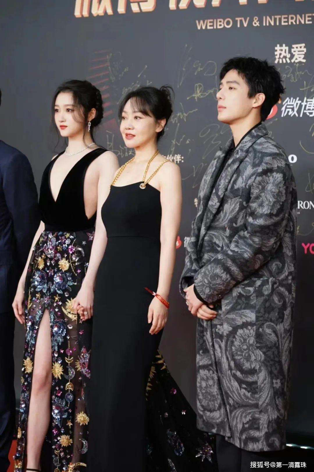 父母爱情主演合体,鸣龙少年张若昀_刘诗诗_长裙_关晓彤