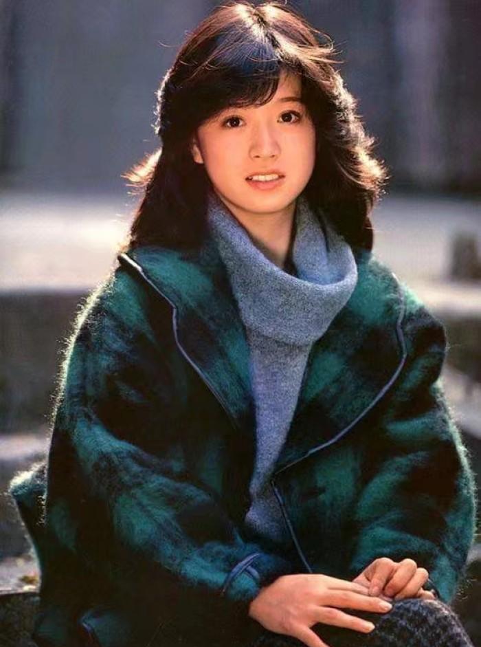 梅艳芳对手,张国荣周星驰的女神中森明菜,前任近藤真彦如今咋样_母亲