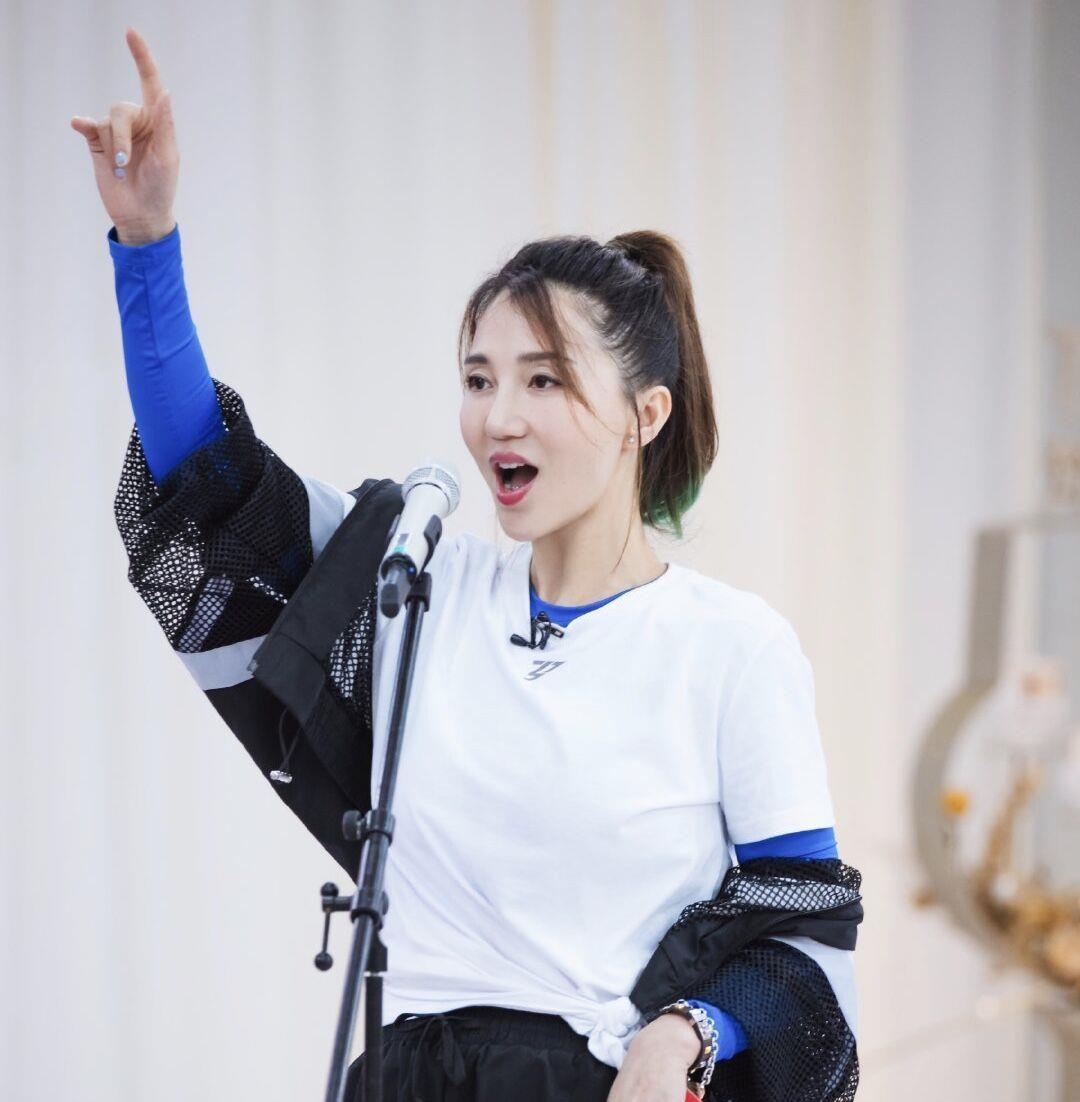 一首《后来》唱哭白冰,所有光鲜亮丽的背后都有数不尽的心酸_张含韵