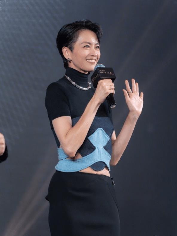 梁咏琪这也太尴尬了!