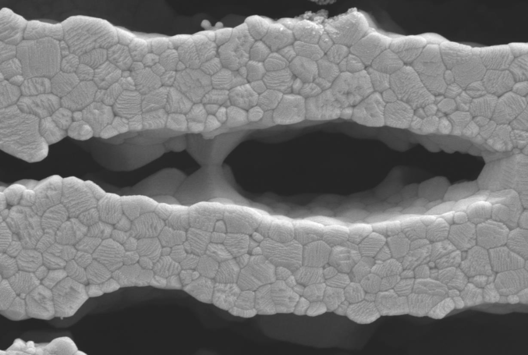 突破技术壁垒"微容科技荣获多项国家级发明专利_陶瓷_晶粒_形貌