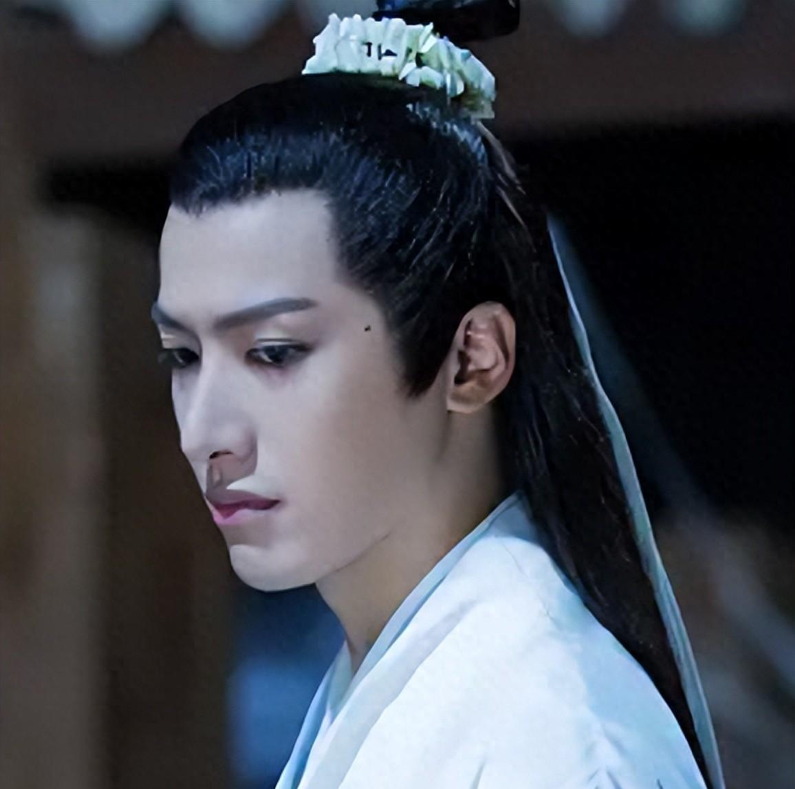 同样扮古装"半束发",有人一眼万年,有人却不忍直视,差距大_发型