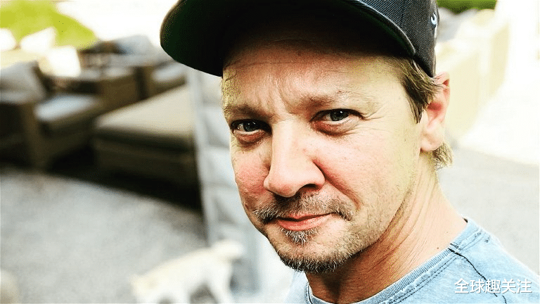 1场事故断30根骨头:"鹰眼"重新直立行走,借助高科技成钢铁侠_杰瑞米