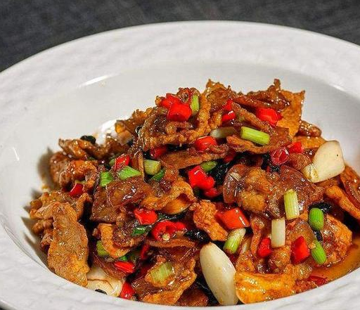 炒猪肉时，盐和酱油应该怎么放？多数人都放错了，难怪口感那么差(图3)