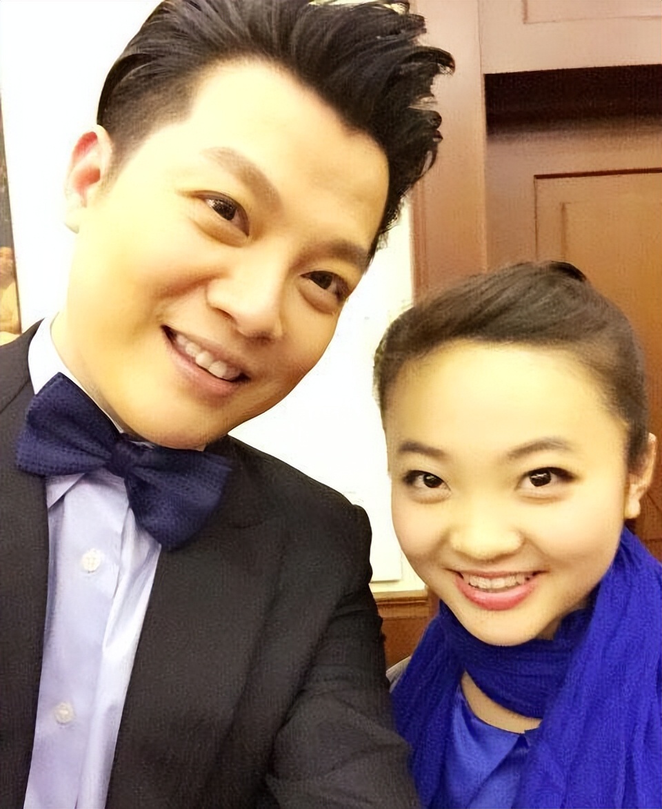 富家小姐朱晶不顾一切嫁主持人任鲁豫,高龄生二胎,他有啥魅力?