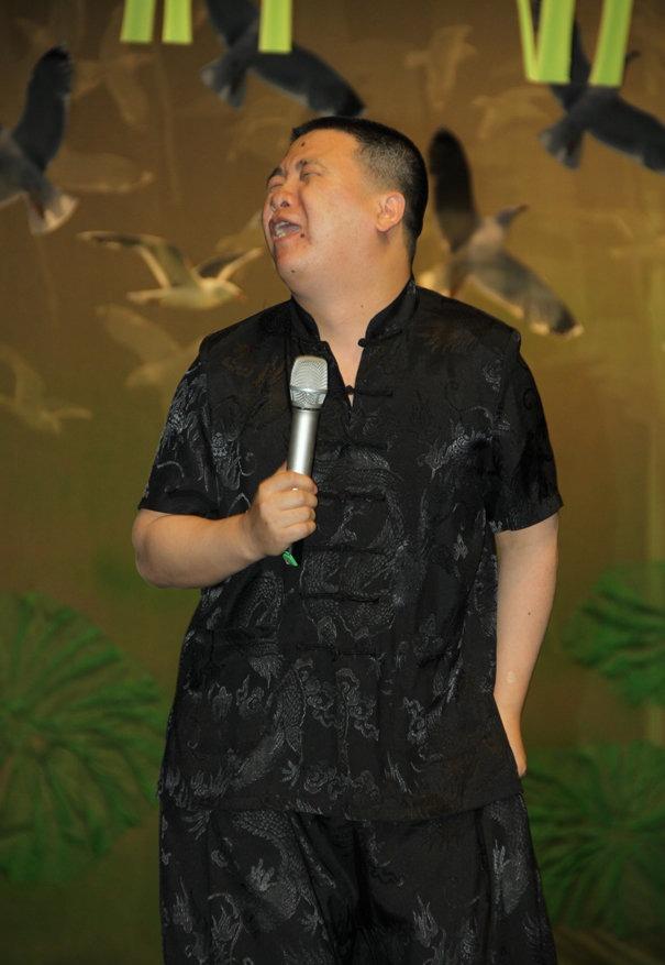 拒绝拜师赵本山,交不上暖气费,认网红当干爹,孙小宝经历了什么_二人转