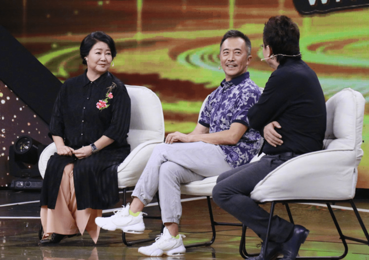 他爱慕萨日娜20年,先后娶两任娇妻,老来有喜又分手,62岁太凄惨_郑晓宁