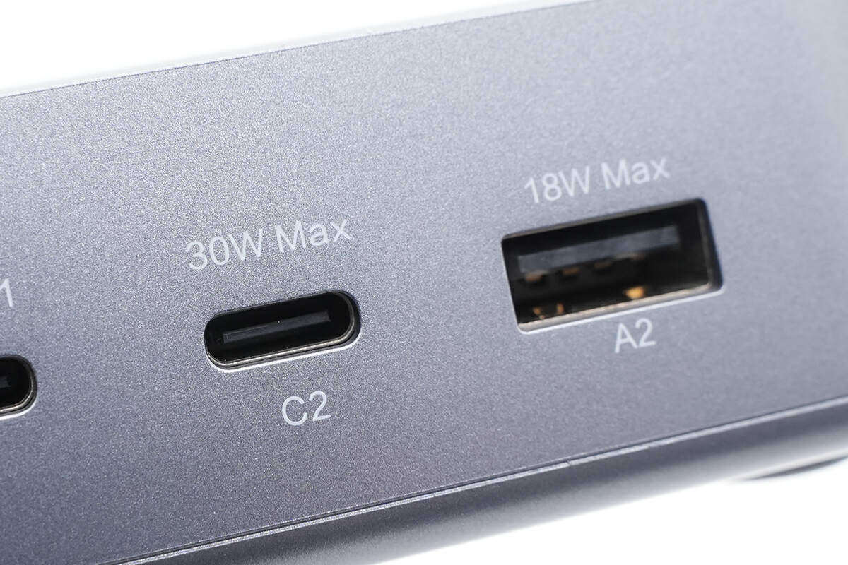 智融快充方案助力量产,联想thinkbook 170w氮化镓桌面充电器拆解_接口