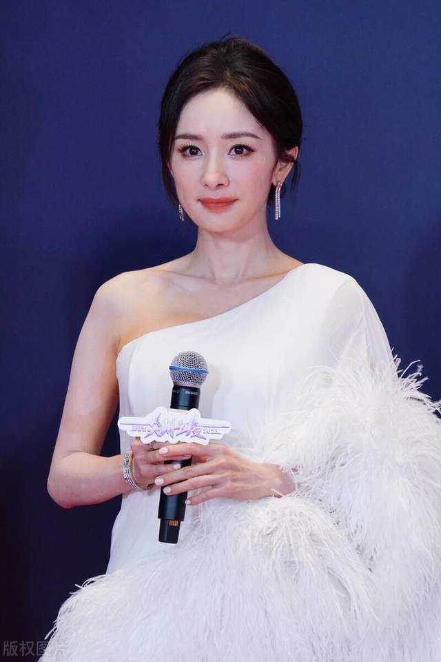 娱谈丨杨幂的剧用ai换头后都不违和,何况杨颖!