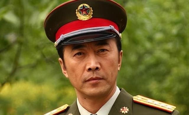 他爱慕萨日娜20年,先后娶两任娇妻,老来得子又离婚
