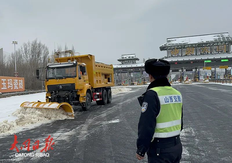 12月10日16時25分,榮烏高速靈丘至渾源段,因轄區降雪,能見度差,不具備