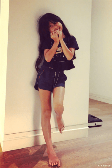 包子脸变小尖脸,打扮时尚大秀长腿_grace_丑萌_少女