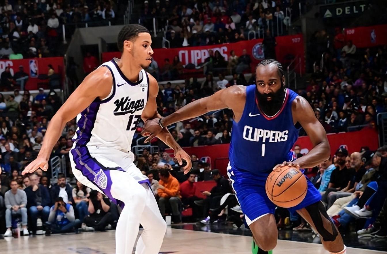 快船5连胜,乔治伤退,福克斯14分_国王_萨博尼斯_nba