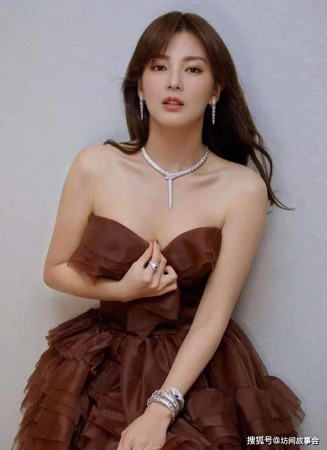 张雨绮是华语影坛耀眼的明珠之一,在娱乐圈中一直引人注目.