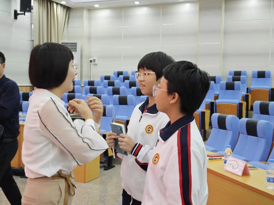 劳模工匠进校园匠心精神薪火传劳模工匠精神宣讲活动在西樵中学开讲