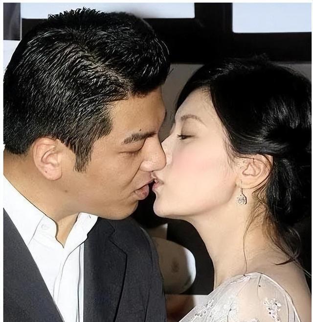 贾静雯_黄建群_婚姻