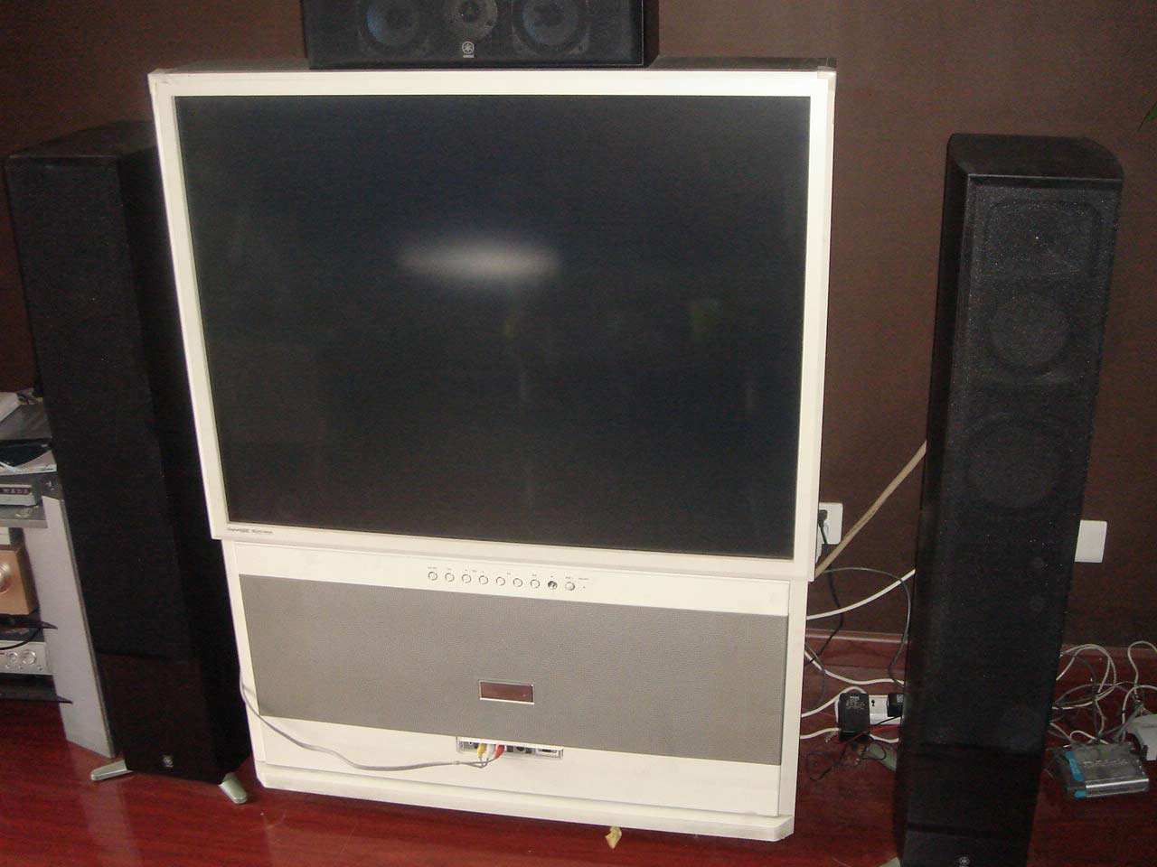 价格优势:相对于当时的大屏幕等离子电视和液晶电视,背投电视的价格更