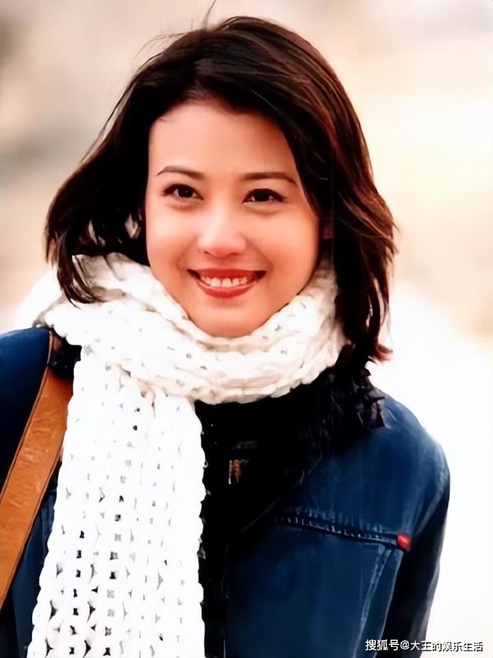 他开始反思,也许当初他是真的爱过周海媚,只是两人都太年轻,无法面对