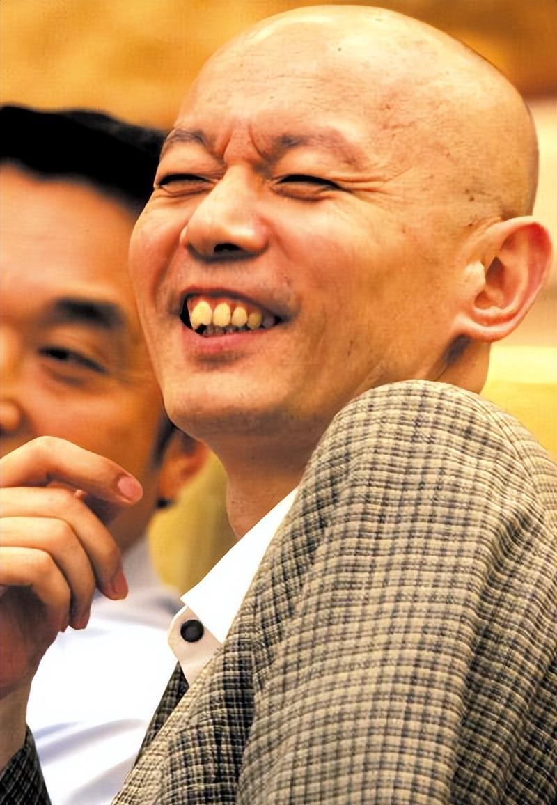 毕竟娱乐圈纷纷扰扰,诱惑颇多,葛优虽不算一表人才,但有才华的男人也