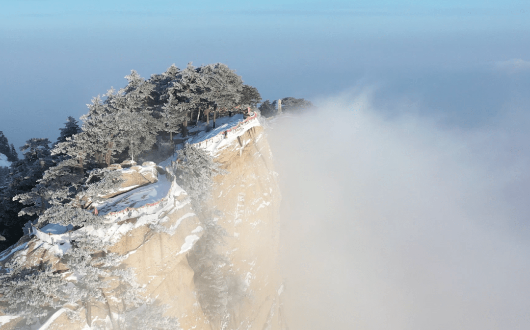 华山雪景天下绝图片