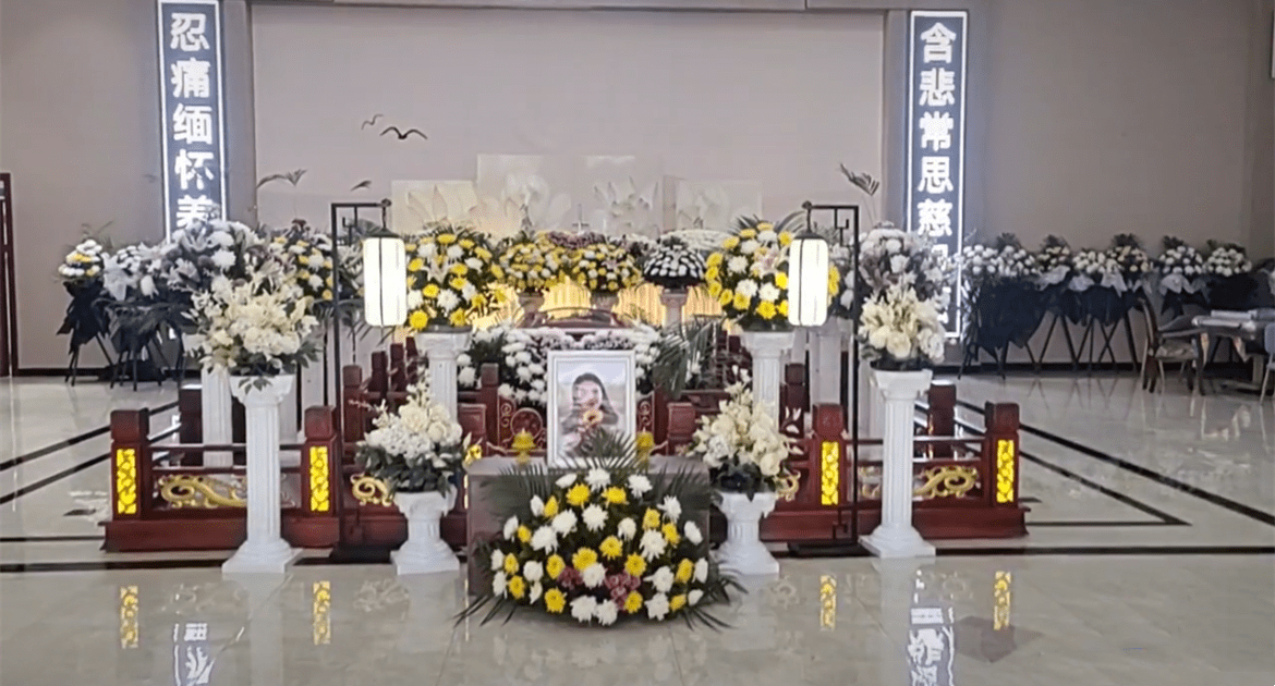 遗照细节已对上,布置者发声回应_方式_网友_家人