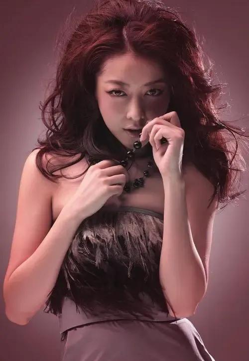 "杨颖师姐"熊黛林:同样手法上位,多次整容堪称"换头怪"!