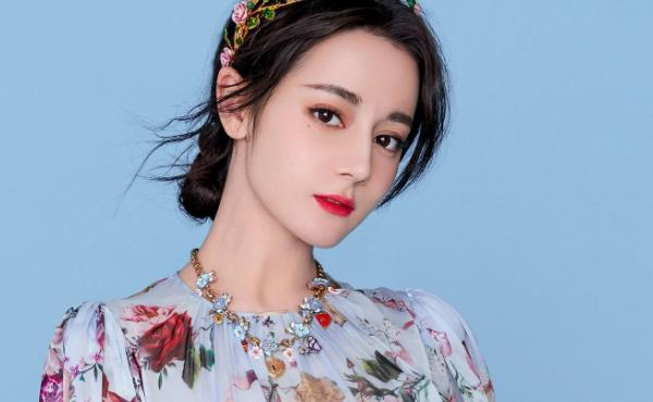 迪丽热巴丁程鑫合跳"凳子舞",这腿是认真的吗?