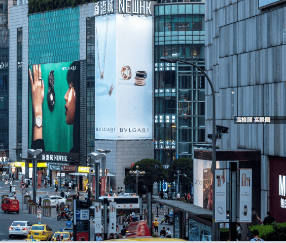 重庆观音桥商圈北城天街香港城led广告投放,重庆户外广告公司_人群