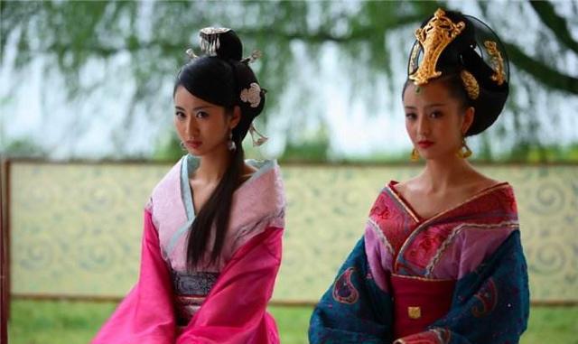 赵氏姐妹入宫后,极受汉成帝宠爱,后来连许皇后都被她们拉了下来,许