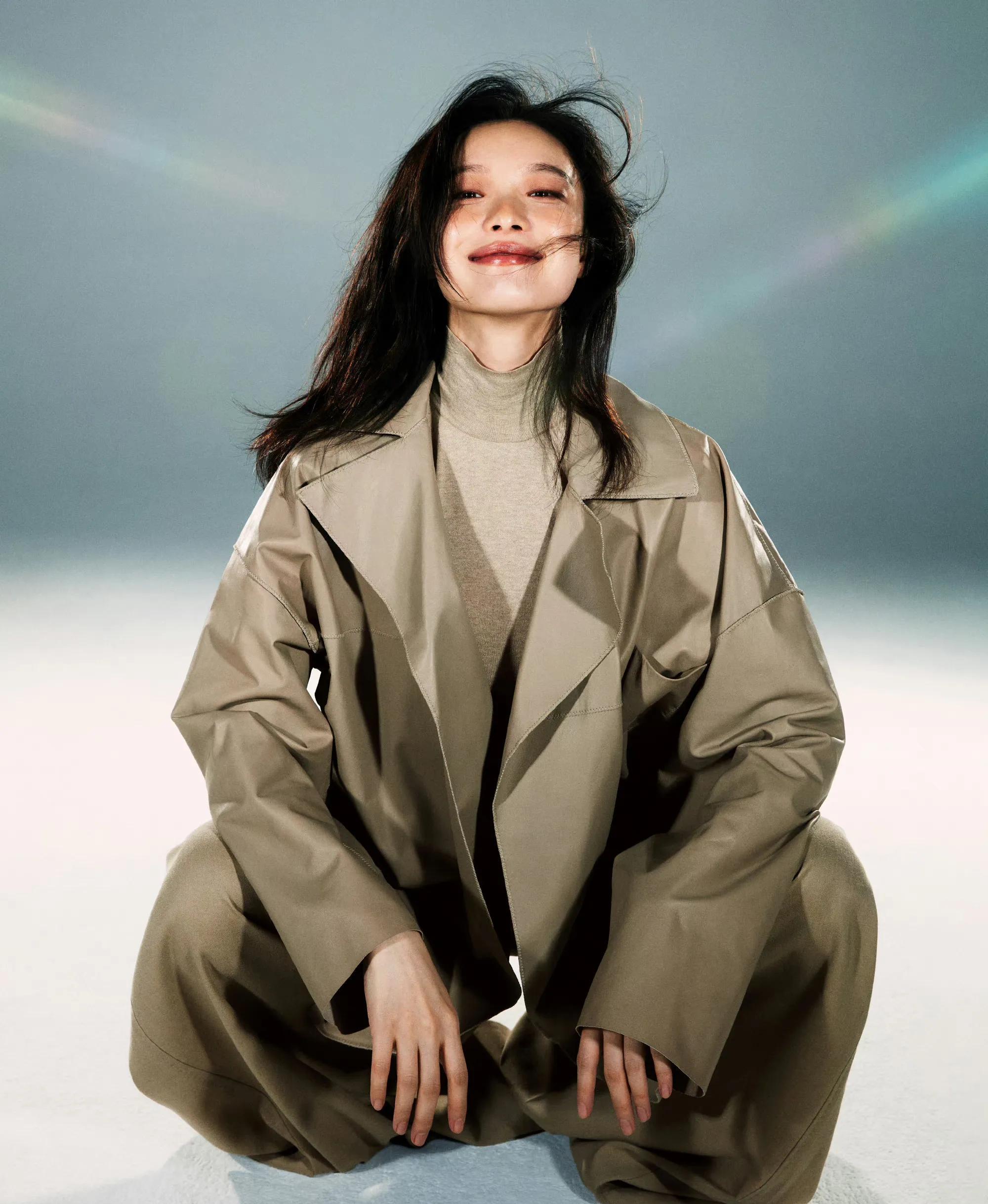 倪妮费加罗男士炫光大片 穿黑丝性感撩人 蚂蚁腰纤细迷人_时候_黑色