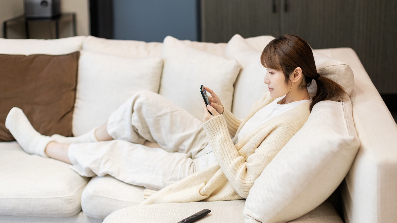 解析沉迷追剧的心理原因_生活_价值观_观众