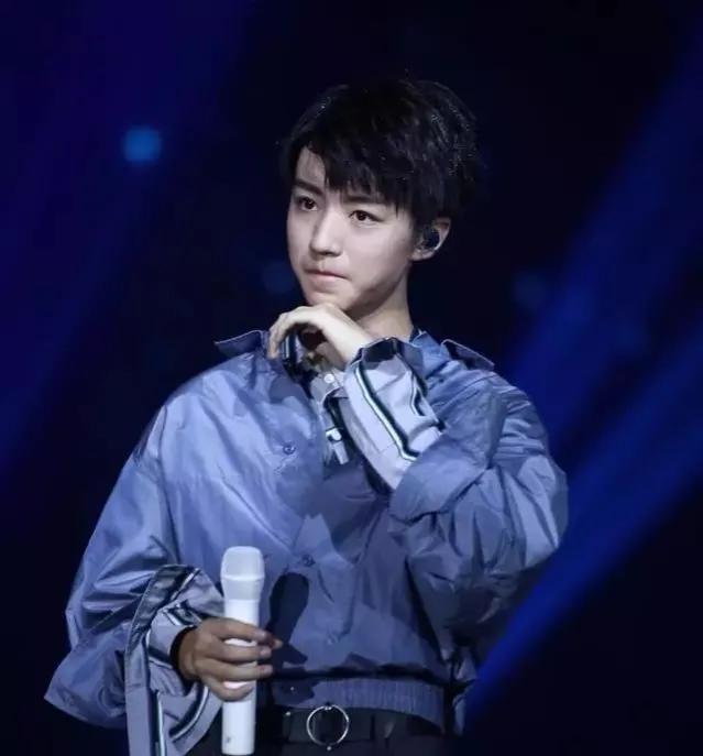 王俊凯懂感恩知图报,现身母校八中为其打call!_孩子_年龄_什么