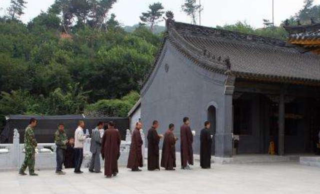 遼寧大悲寺:不設置功德箱,禁止捐錢,僧人每天只吃一頓飯_寺廟_金錢