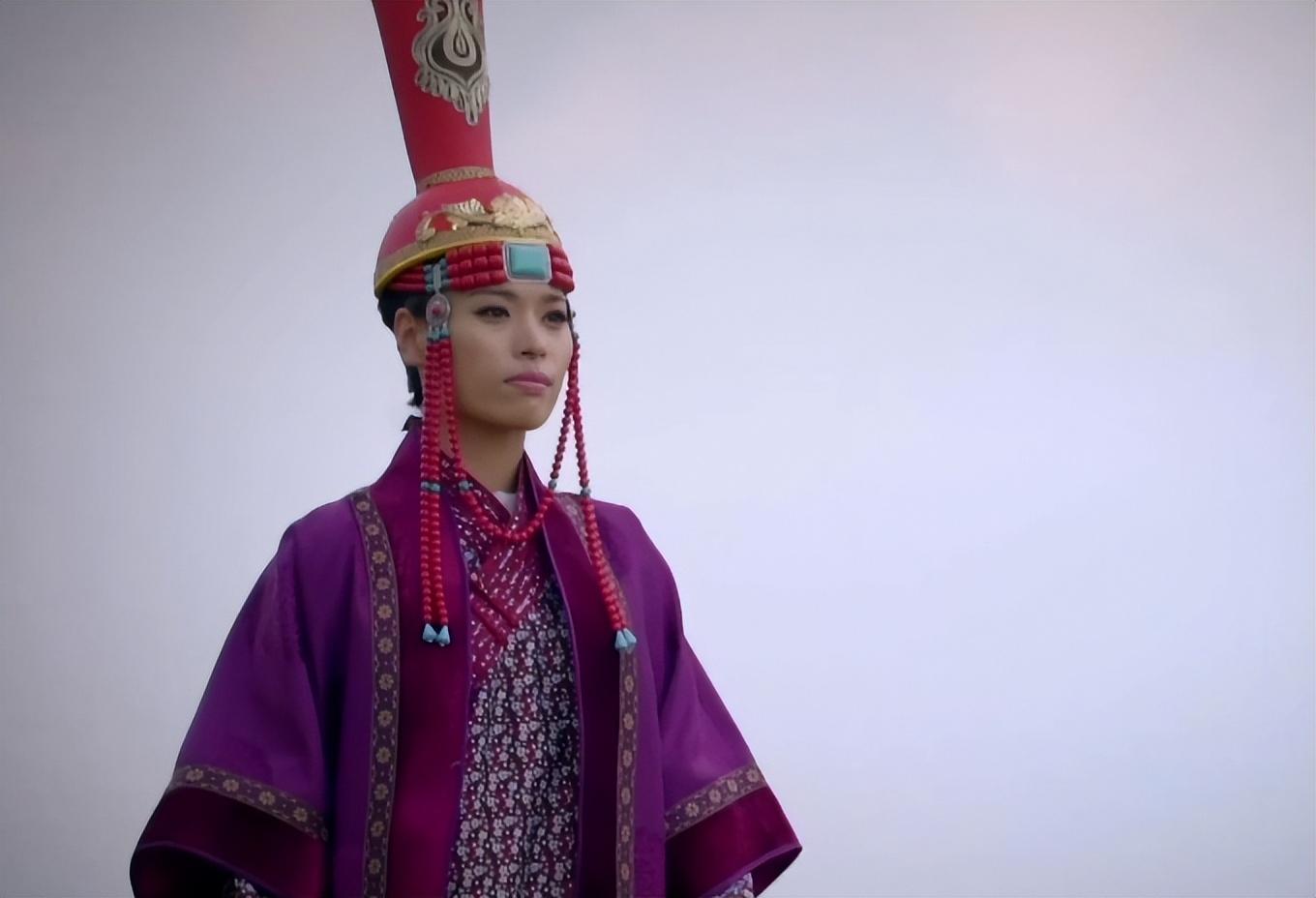 正处于这样的历史风口,满都海做出了一个震撼所有人的决策.