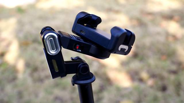 带稳定器的防抖自拍杆,支持AI人脸追踪:奥川M2 PRO体验