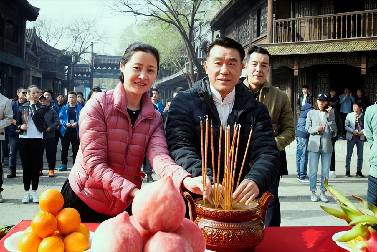 刘蓓:三婚再嫁张健,亲儿子是她的开心果,大明星继子却让她苦恼_艺术