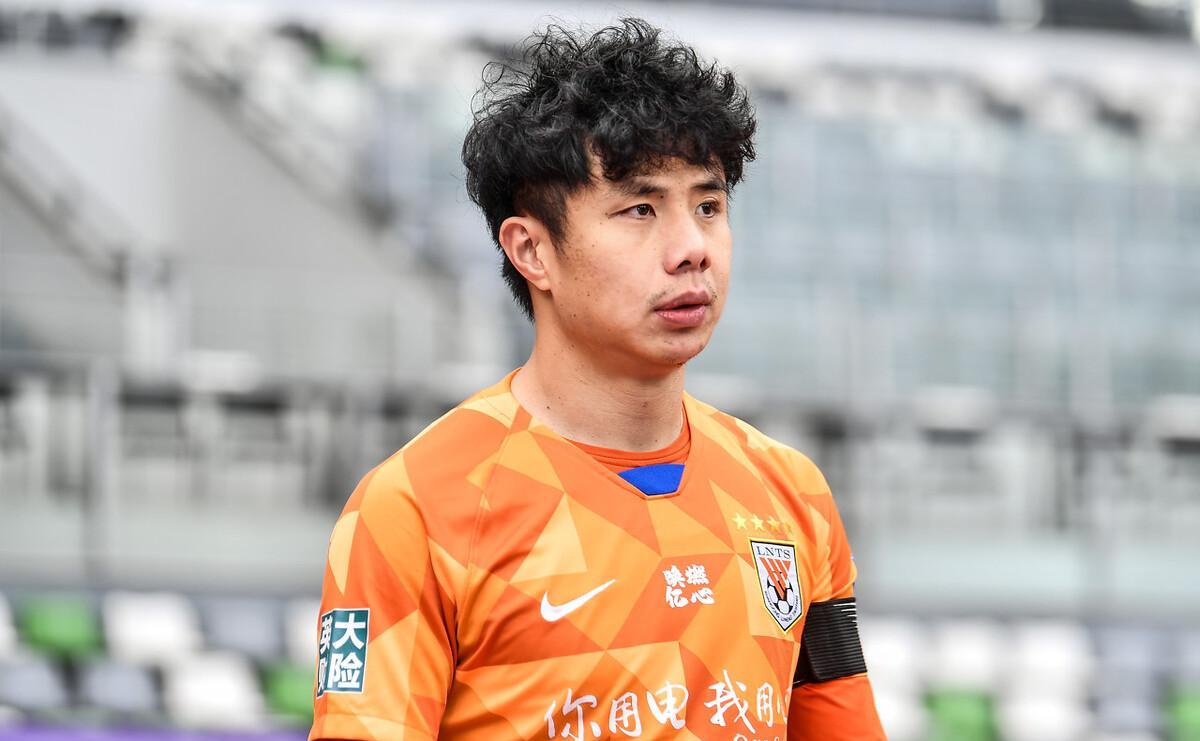 蒿俊闵负面缠身,山东鲁能却不嫌弃,大方认可,比肩郑智李霄鹏!